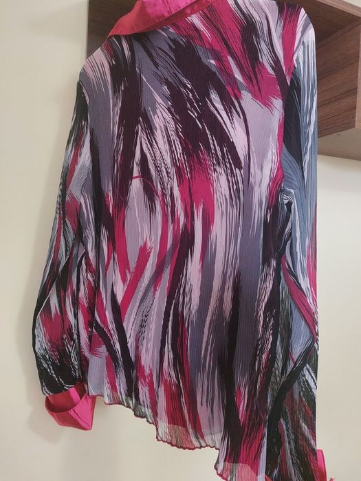 Vând bluza damă.