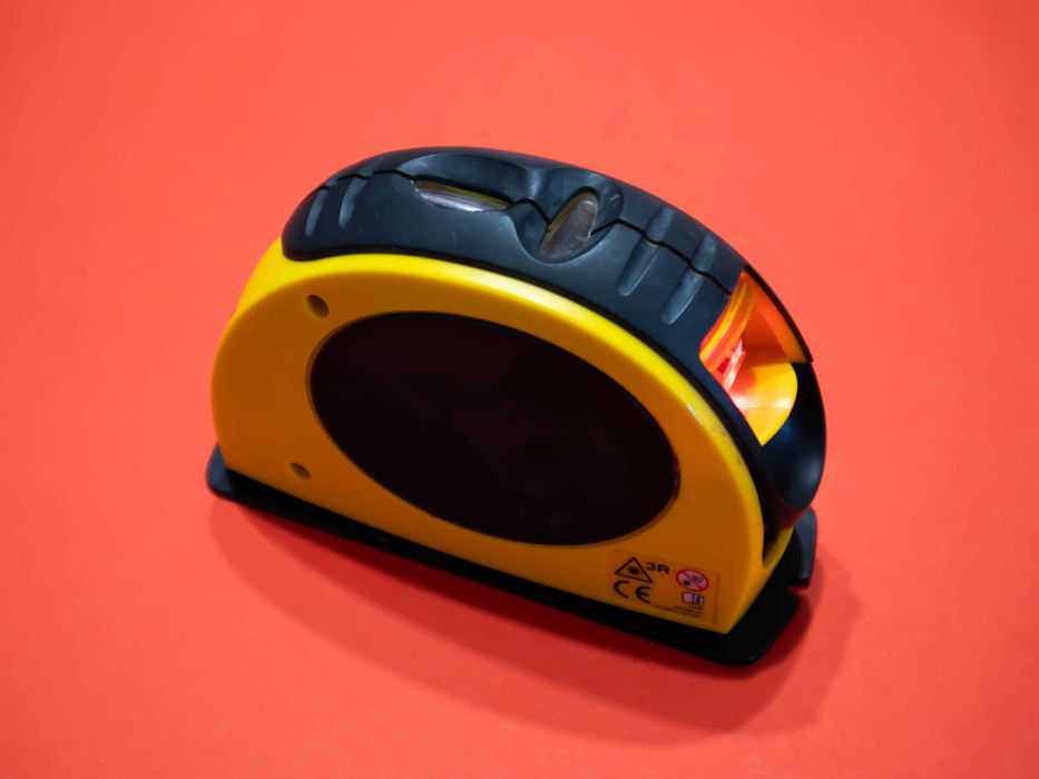 Strait-Line 64001 лазерен нивелир за точни линии строителство ремонт