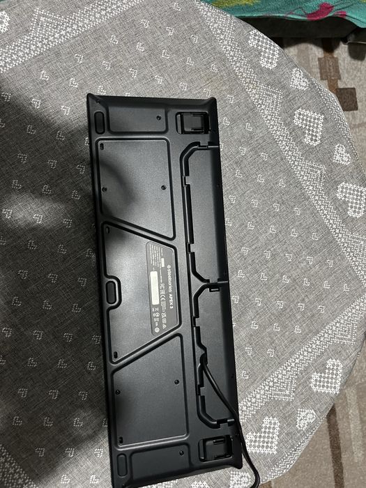 Vand tastatura steelseries apex 3