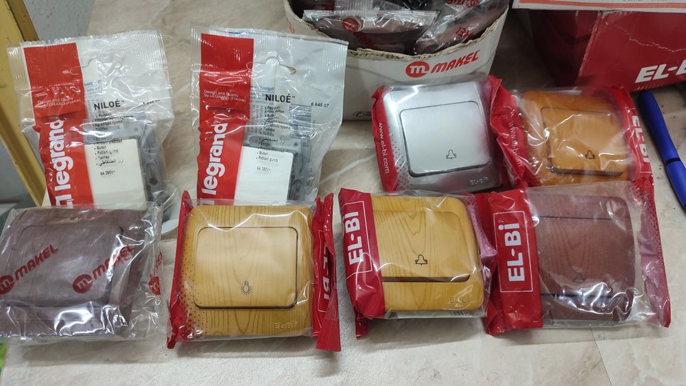 Ключ за стълбищтно осветление legrand БУТОН CARIVA КРЕМ С РАМКА