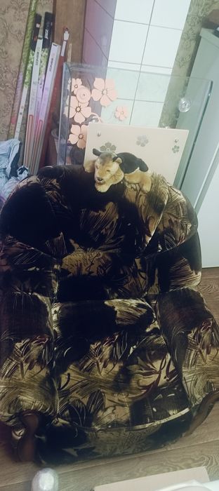 Даром диван и 2 кресла