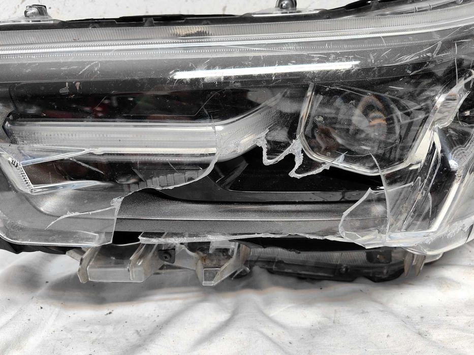 Оригинален фар Тойота  Toyota Hilux Full Led