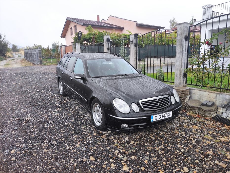 Продавам Мерцедес е320 !