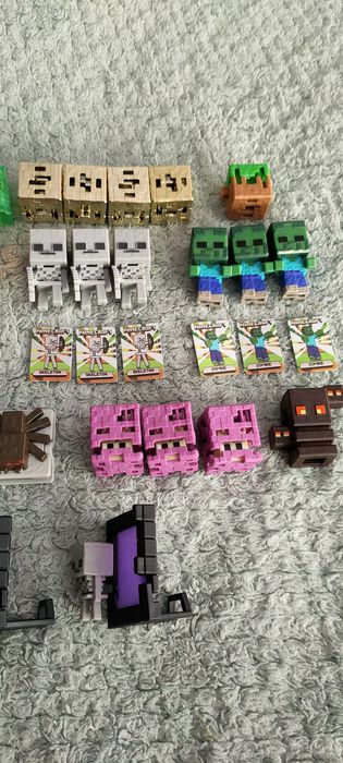 Vând Figurine Minecraft Kinder