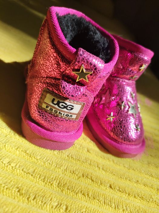 Новые тёплые уги на девочку