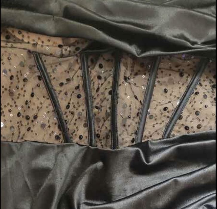 Нова къса черна рокля