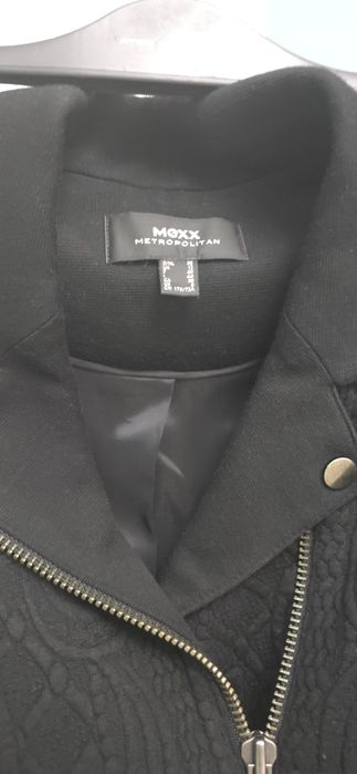Продам жилет женский  чёрный Mexx
