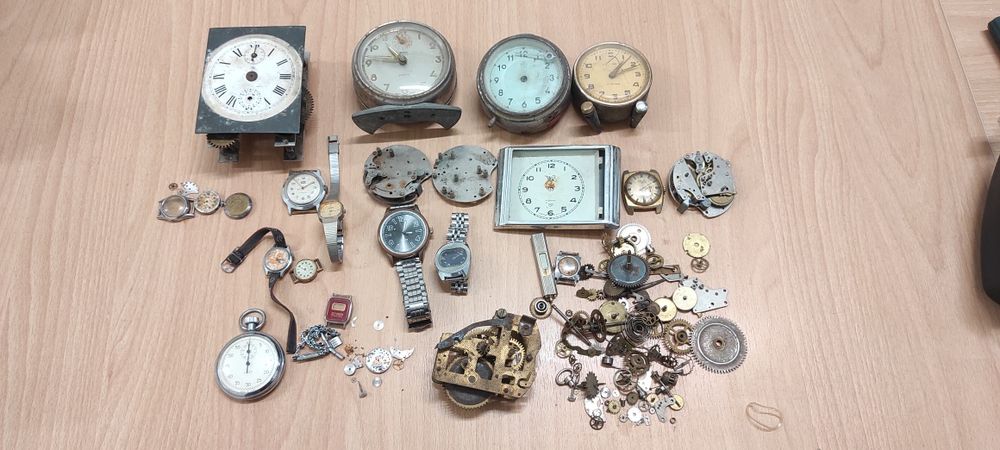 Часовници работят RUHLA GERMANY 15лв, FIDES SWISS -40лв, части -40лв