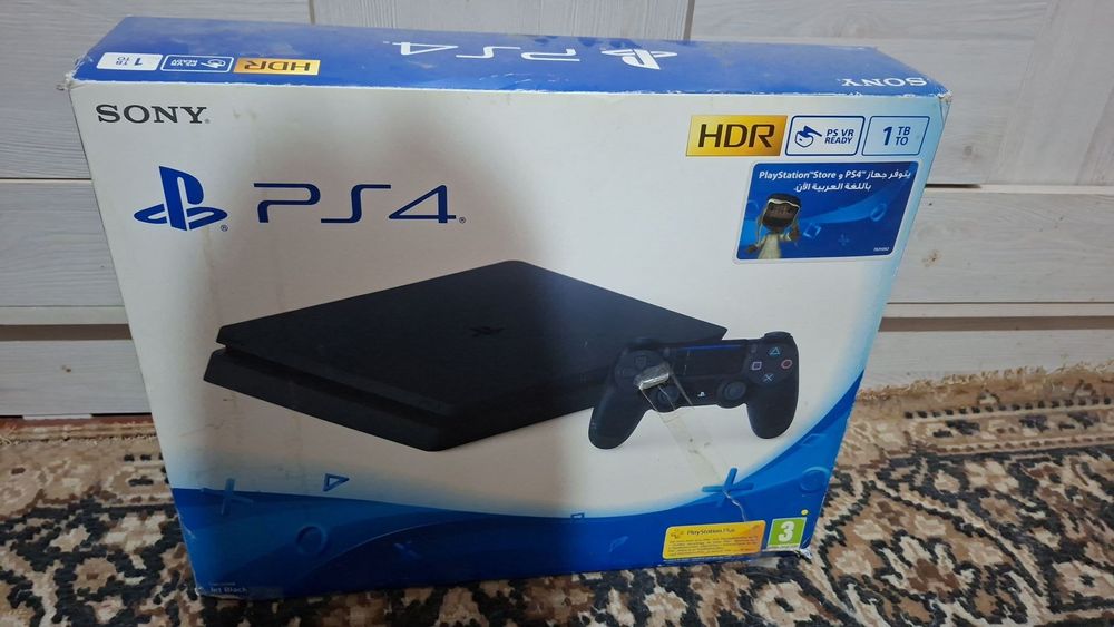 Play station 4 в отличном состоянии