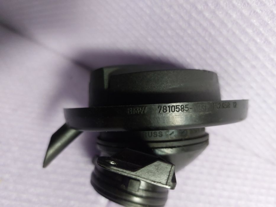 Gât umplere ulei BMW E90 F07 F10 F20  F30 Cod 7810585 Cod 7810586