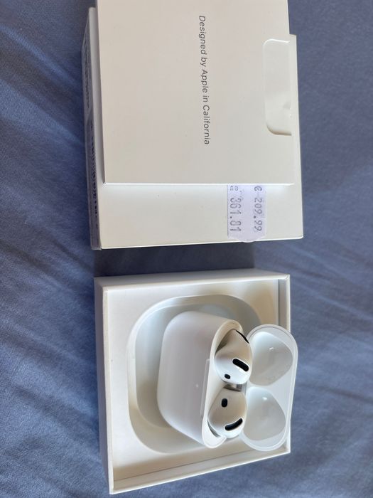 Apple AirPods 4 ANC