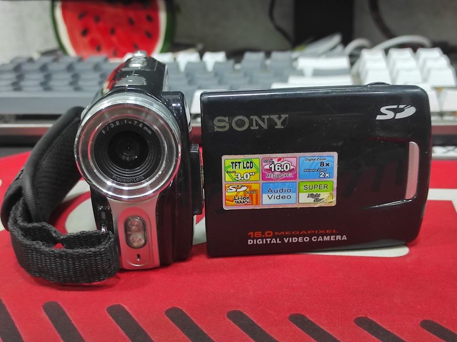 Цифровая видеокамера Sony 16.0 mp