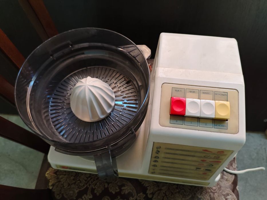 Продам Кухонный комбайн