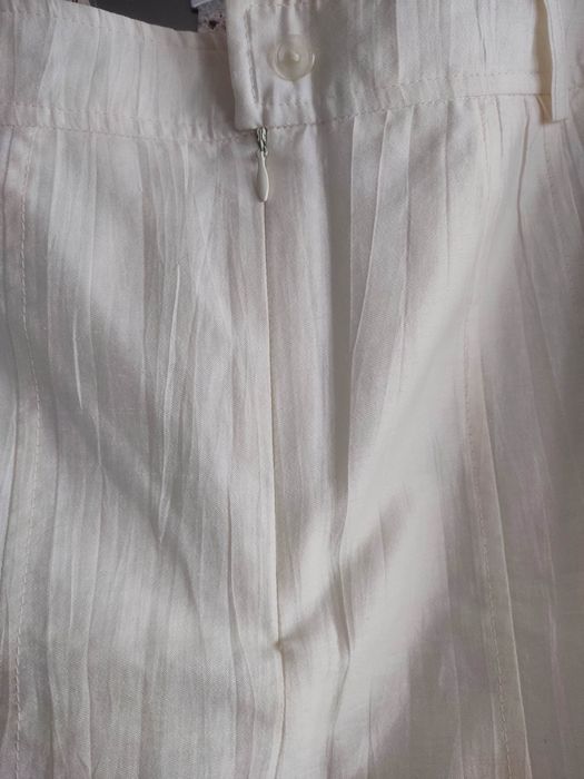 Нова бяла дамска пола