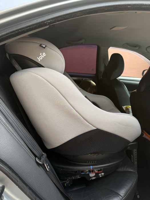 Scaun Joie Ispin 360 ISOFIX stare foarte buna + insertie bebelus