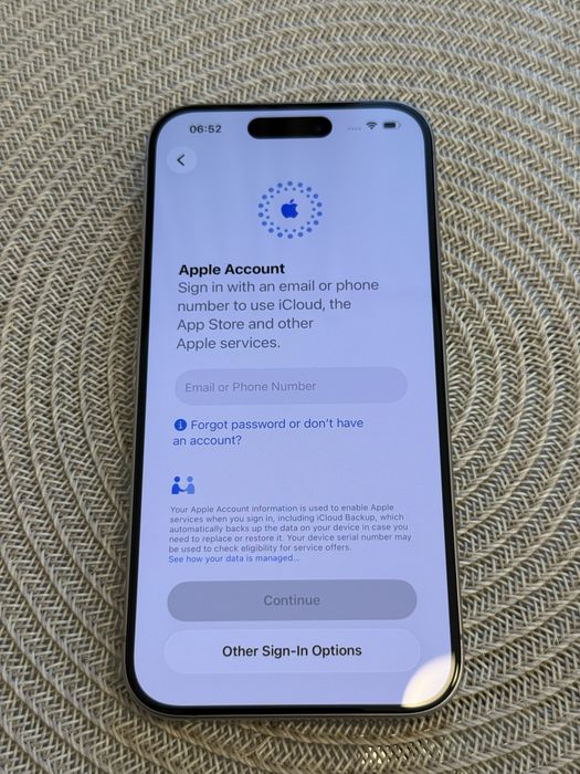 iPhone 15 Pro 256GB Natural Titanium cutie originala, factura – stare impecabilă