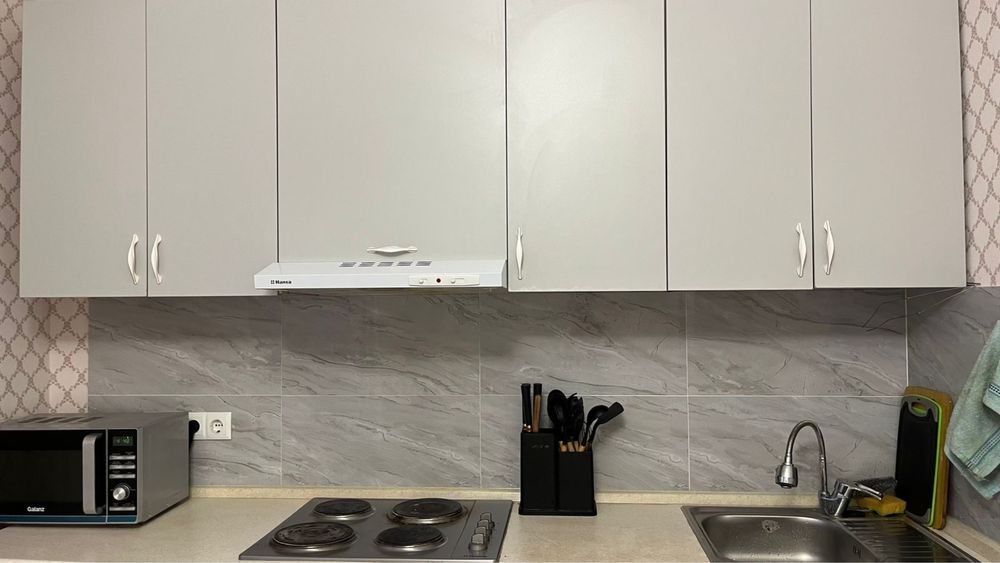 куханная гарнитура и шкаф