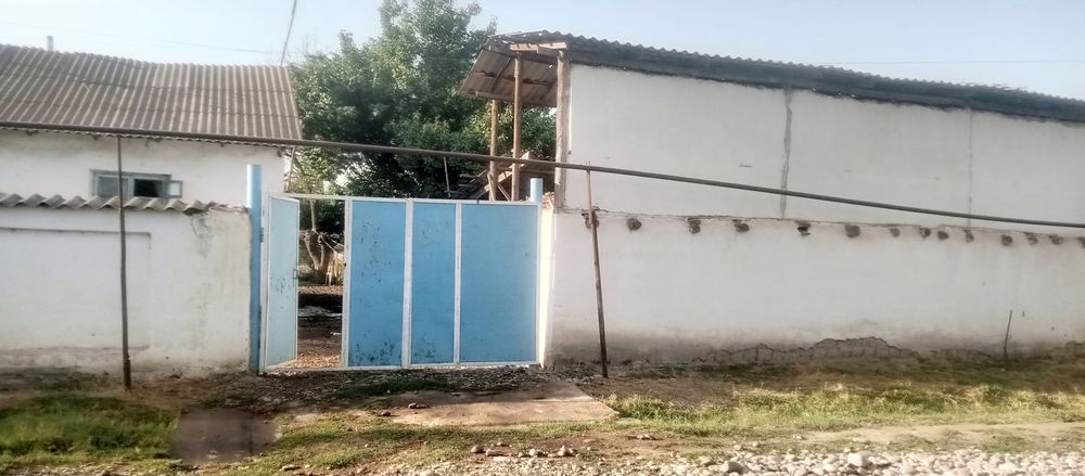 Uy sotiladi. Toshkent viloyatida.