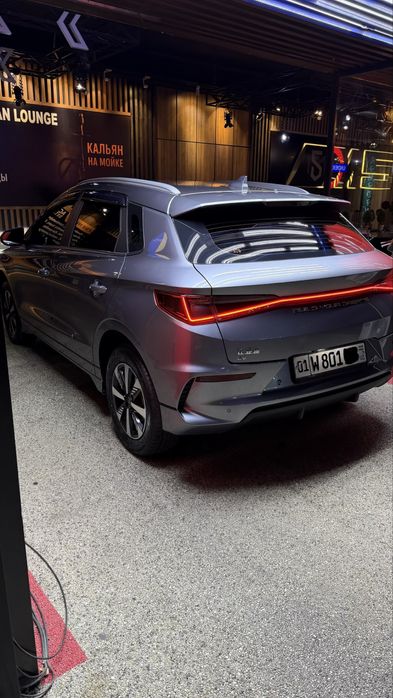 BYD E2 electromobil электромибиль седан