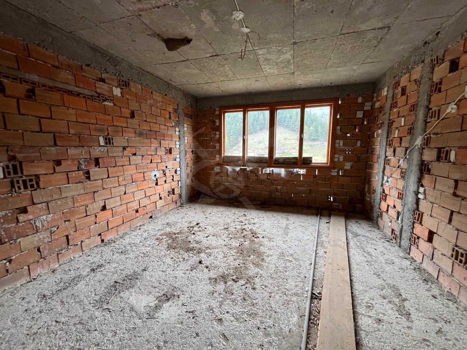 Четириетажна къща с гледка в Забърдо