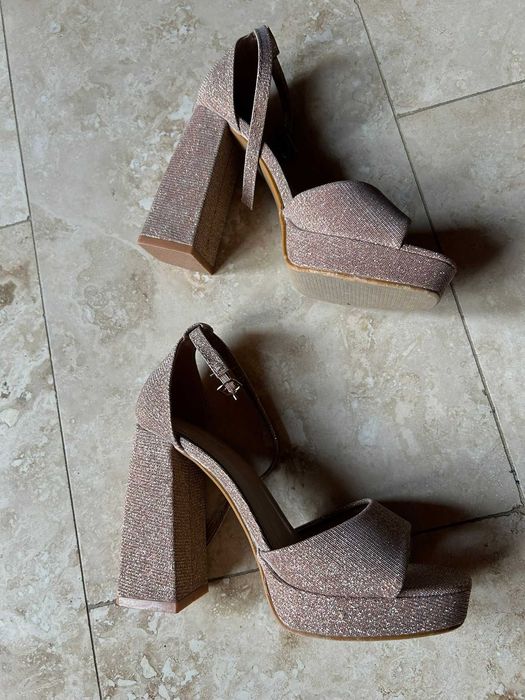 sandale elegante culoarea sampaniei