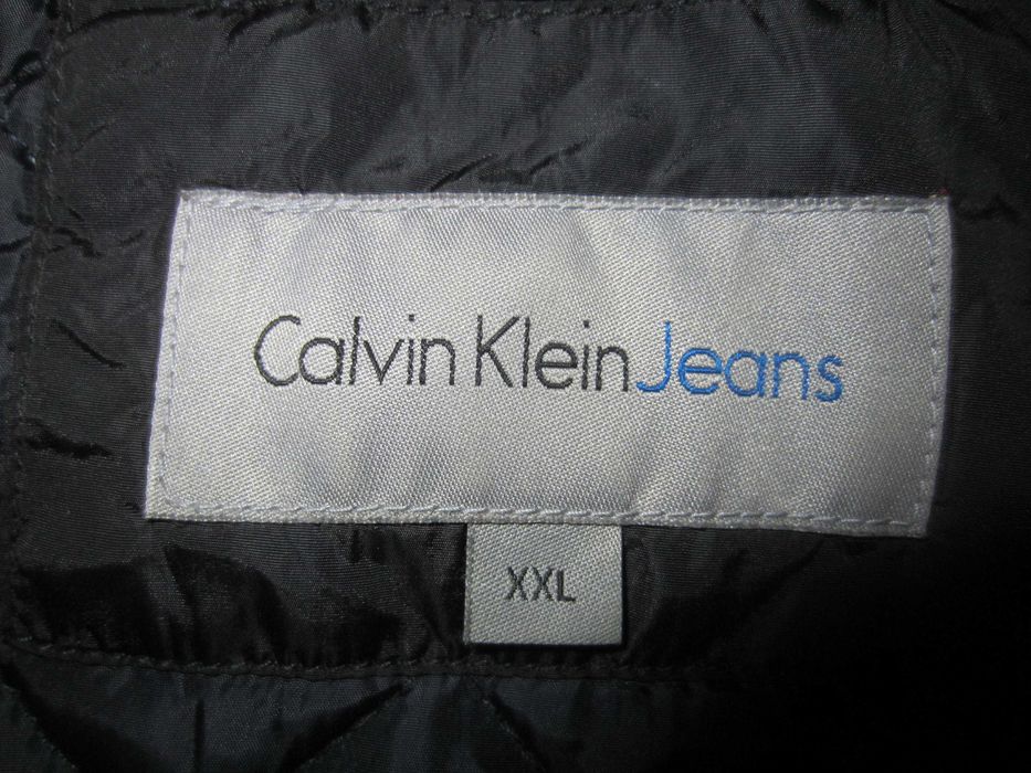 Geaca Calvin Klein, masura XXL, matlasata, poliester, subtire ca grosime, stare f.buna