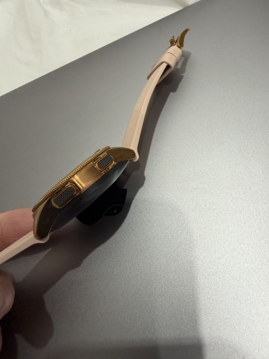 Продам смарт часы  женские Samsung