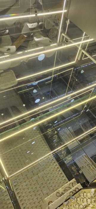 Установка подсветки витрин