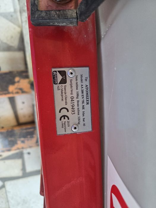 Продавам навесна пръскачка Agron