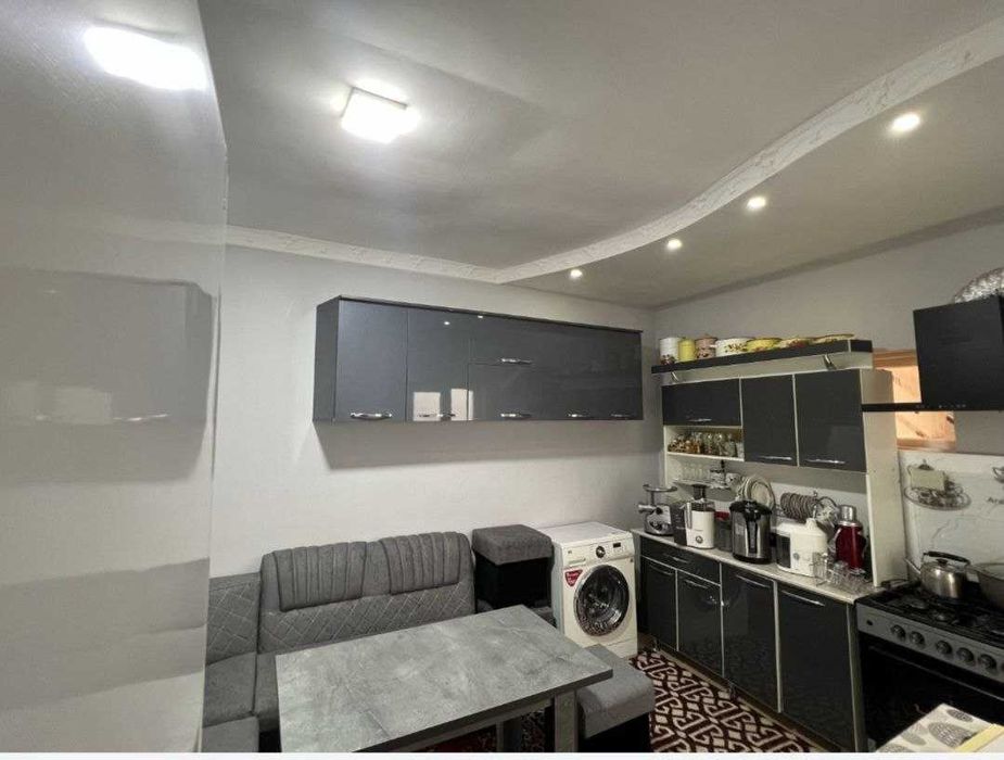 7 хонали+ 2 ошхона, 2 сотикдан иборат булган  ховли сотувда