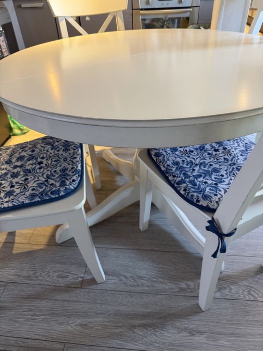 Masa extensibila Ikea cu 4 scaune incluse, cumparate cu 2900 lei