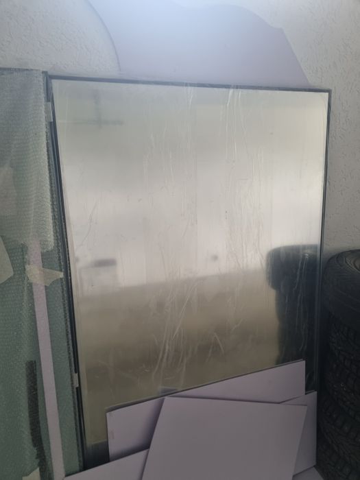 Продам зеркало в рамке.