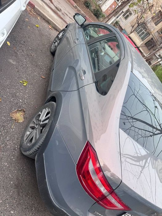 Продаю срочна машину лада веста крос 1.8 не нахаду