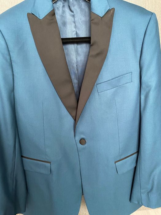 Smoking turquoise cu rever șpiț
TRENDS BY ADINA BUZATU