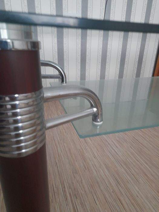Продам стеклянный столик