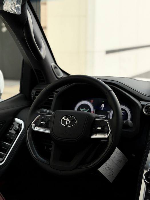 Toyota Land Cruiser 300 Full 3.5 turbo yili 2026 bez probeg