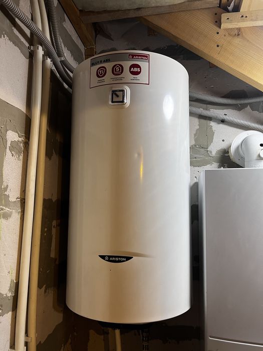 Продам водонагреватель Ariston 120 л