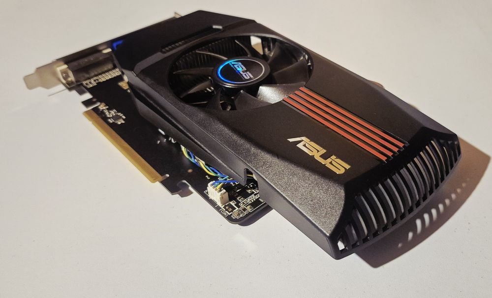 Placa video gaming AMD Radeon HD 6770 1GB GDDR5