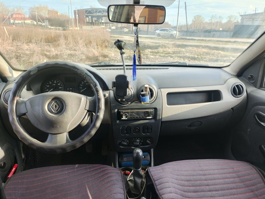 Продаю Рено Сандеро