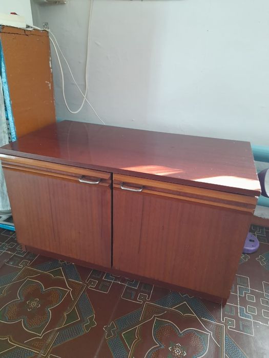 Продам тумбу полированную