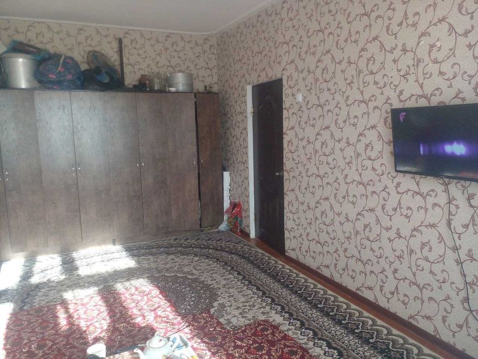 Уй сотилади узимни уйим ески общежитии  хаммаси ичида ванна туалет