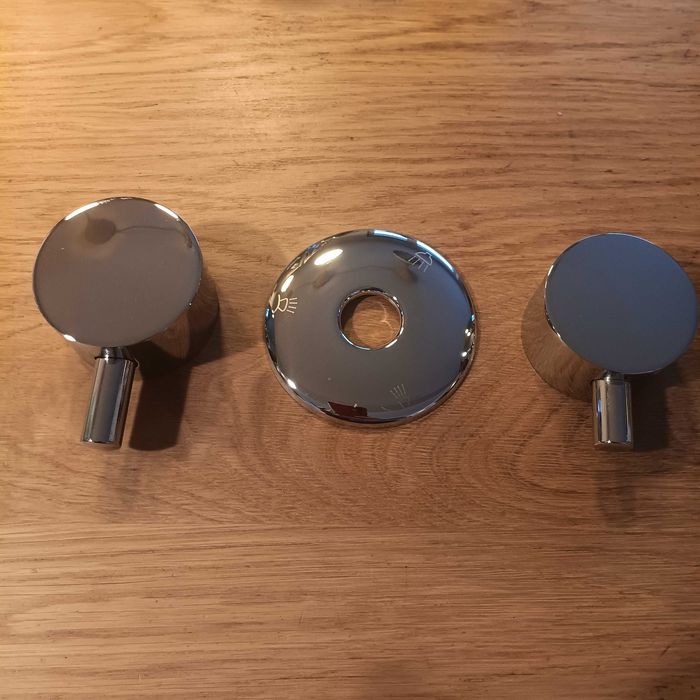 НОВ! Стенен смесител, 3 изхода, Intubation модел 10 см, месинг, хром