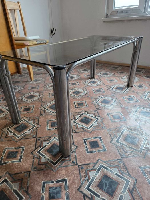 Холова масичка от тръбна мебел