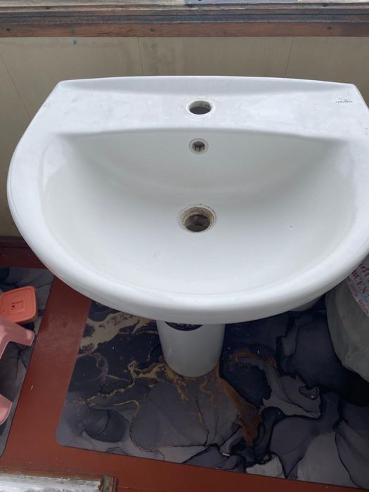 Продам раковину "тюльпан"