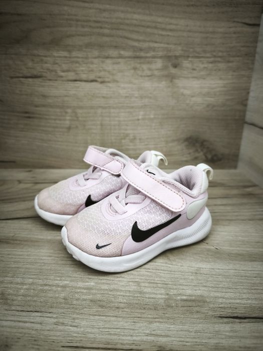 Маратонки Nike revolution