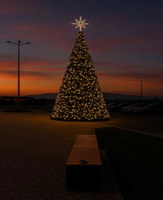 Гигантска коледна елха - 7 м, с топки и топло бели LED светлини и връх