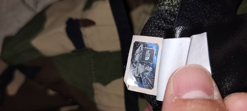 Pantaloni The North Face Black Camo  de Barbati  Size XS