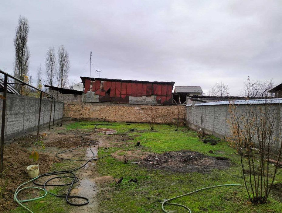 Бўстонлиқ тумани, Бараж МФЙда 7.8 сотих ер майдонли ховли сотилади.