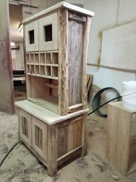 Мебели от стари дъбови греди