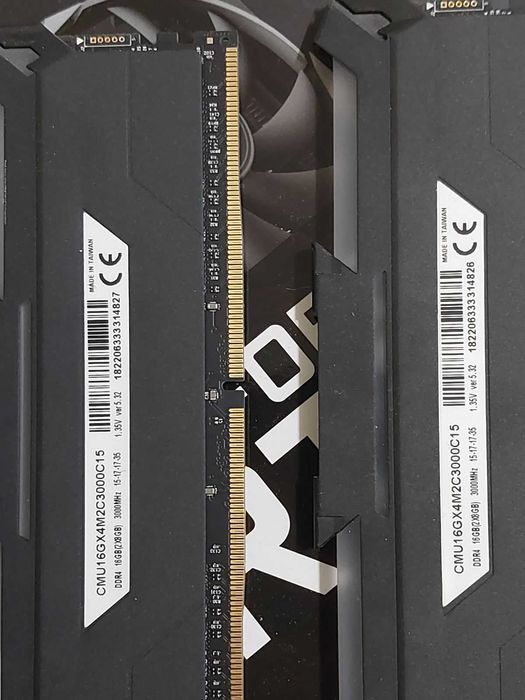 16GB 3000Mhz CL15 - Corsair Vengance LED White